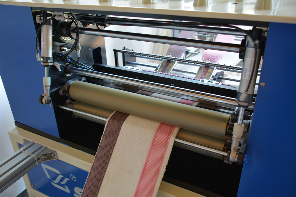 Multi needle mattress border quilting/sewing machine (chain stitch)